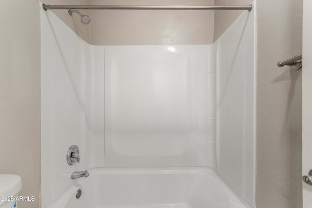 3796 E Rakestraw Ln, Gilbert, AZ 85298 - full bath with toilet and shower / washtub combination