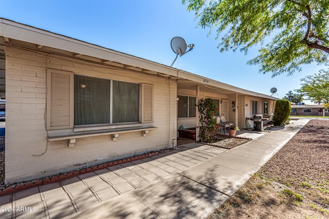 view of front of home featuring a patio