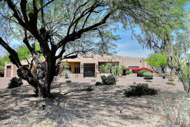 view of front facade with stucco siding