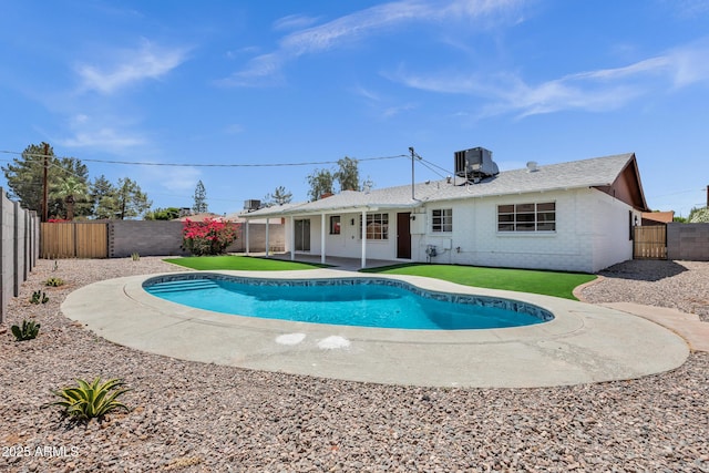 8002 E Whitton Ave, Scottsdale, AZ 85251 - rear view of property featuring a fenced backyard, a patio, a gate, and central AC