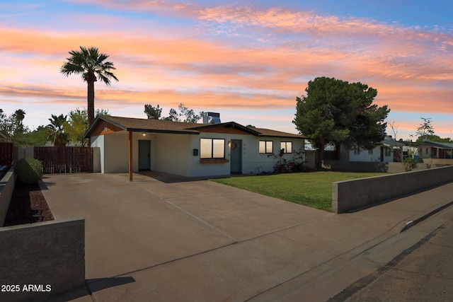 653 W Inglewood St, Mesa, AZ 85201 - view of front of property featuring fence, a yard, and driveway