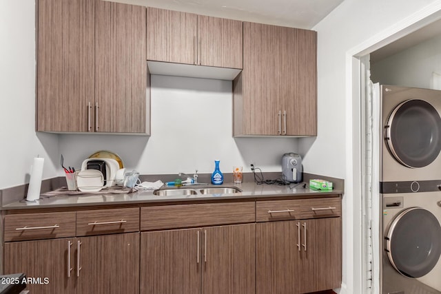1605 W Osborn Rd, Phoenix, AZ 85015 - laundry area featuring stacked washer / drying machine