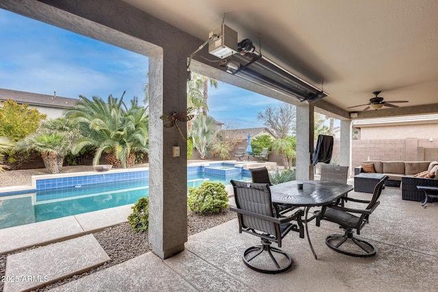 view of patio featuring a swimming pool with hot tub, an outdoor hangout area, and ceiling fan