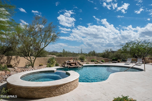 8400 E Dixileta Dr Unit 153, Scottsdale, AZ 85266 - view of pool featuring a patio, a pool with connected hot tub, and fence private yard