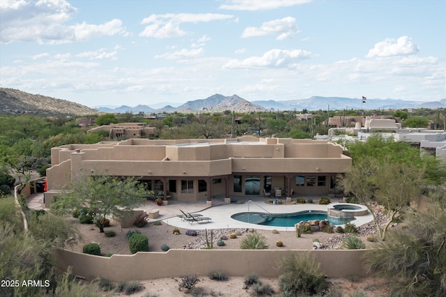 8400 E Dixileta Dr Unit 153, Scottsdale, AZ 85266 - rear view of house with a mountain view, stucco siding, a pool with connected hot tub, and a patio