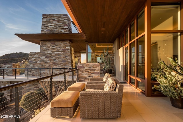 balcony featuring an outdoor hangout area