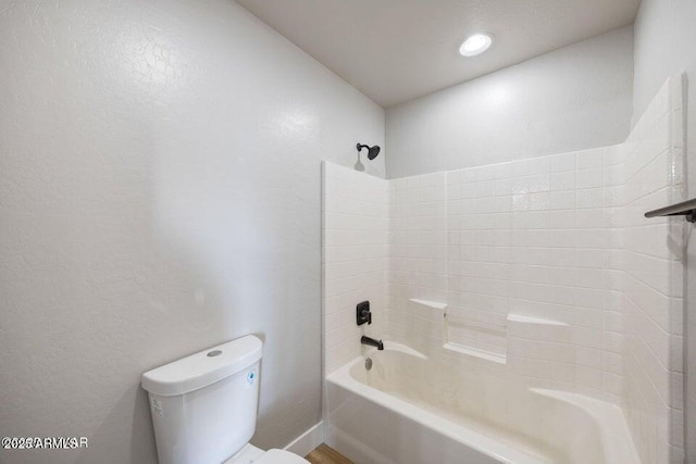 780 E Cobble Ln, Taylor, AZ 85939 - bathroom featuring toilet, bathing tub / shower combination, and a textured wall