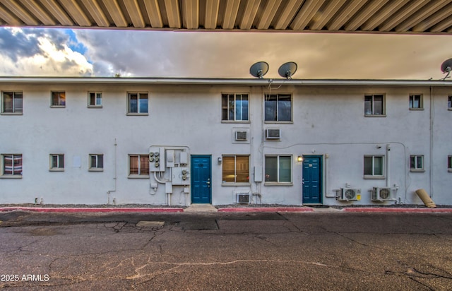 townhome / multi-family property featuring stucco siding and ac unit