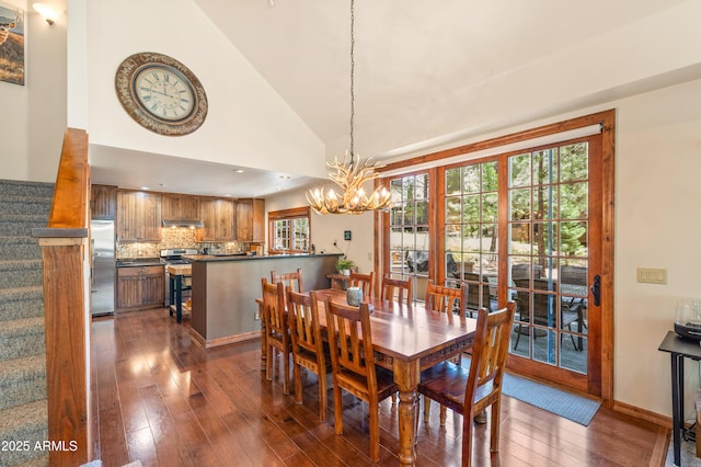 1697 E Solitude Ct Unit 22, Flagstaff, AZ 86005 - dining area with dark wood-type flooring, a chandelier, vaulted ceiling, stairway, and recessed lighting