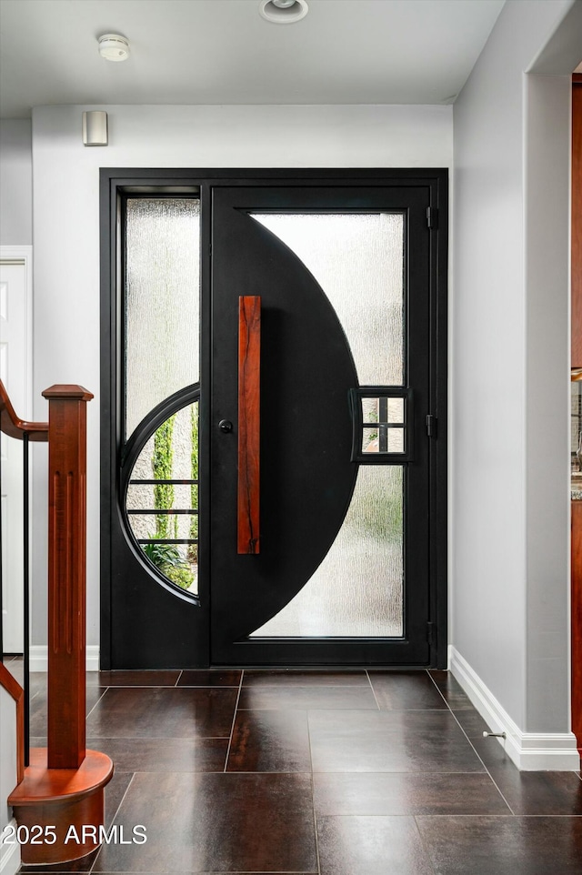 foyer featuring baseboards