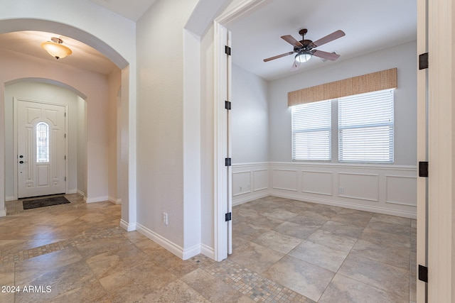 foyer featuring ceiling fan