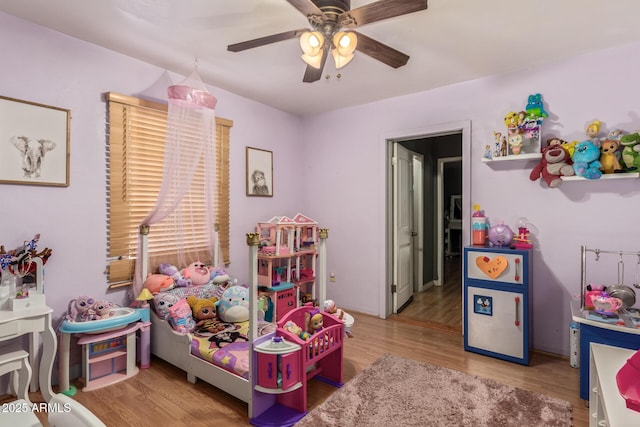 118 E 10th St, Casa Grande, AZ 85122 - recreation room featuring ceiling fan and wood finished floors