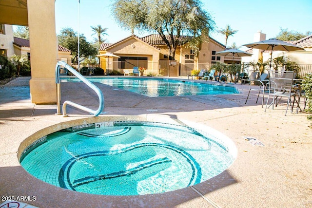 7575 E Indian Bend Rd Unit 1100, Scottsdale, AZ 85250 - community pool with a hot tub, fence, and a patio area
