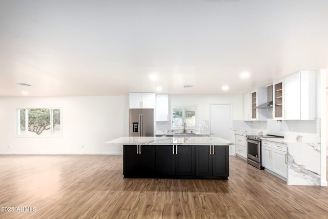 kitchen featuring sink, white cabinetry, tasteful backsplash, a center island, and appliances with stainless steel finishes