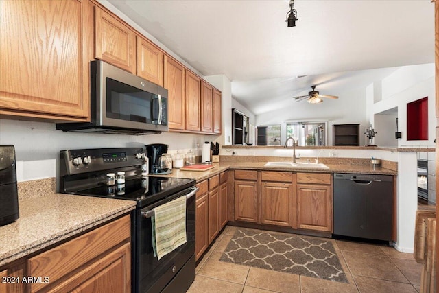 kitchen featuring lofted ceiling, sink, black appliances, and kitchen peninsula