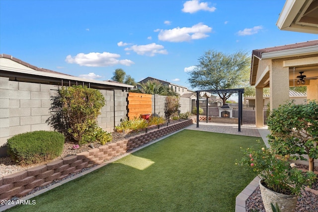 view of yard featuring a pergola