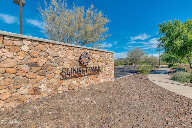 view of community / neighborhood sign