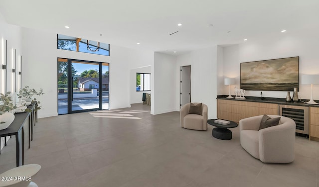 living room featuring wet bar and beverage cooler