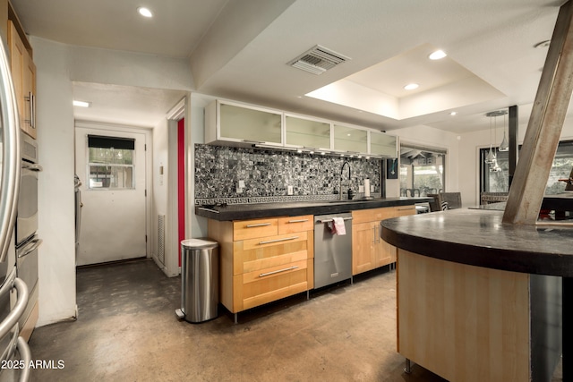 4525 N 66th St Unit 112, Scottsdale, AZ 85251 - indoor wet bar featuring stainless steel dishwasher, concrete floors, decorative backsplash, a tray ceiling, and recessed lighting