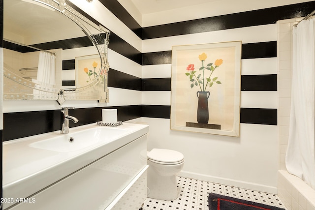 4525 N 66th St Unit 112, Scottsdale, AZ 85251 - full bathroom featuring vanity and shower / bathtub combination with curtain