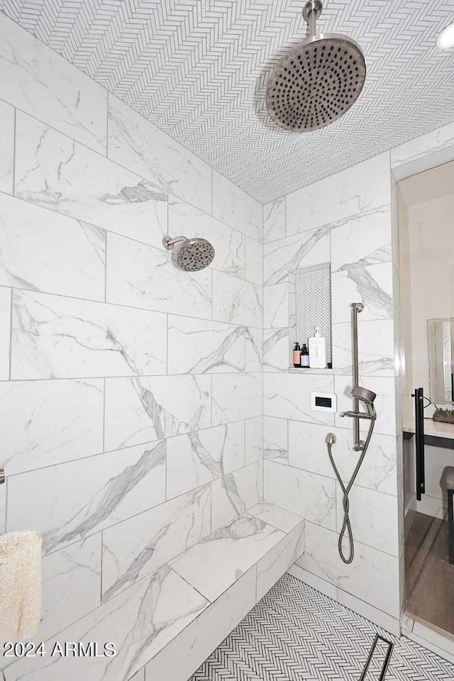 bathroom featuring a tile shower