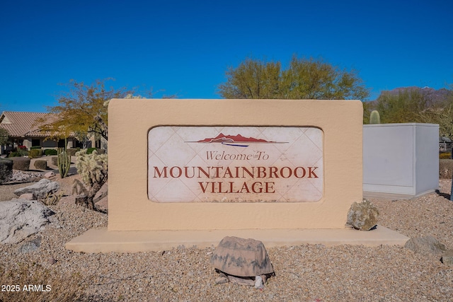 view of community / neighborhood sign