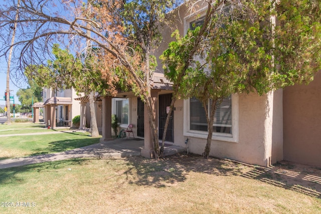 7126 N 19th Ave Unit 152, Phoenix, AZ 85021 - view of front of home with stucco siding and a front yard
