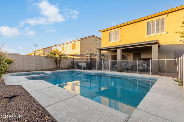 view of pool with an in ground hot tub