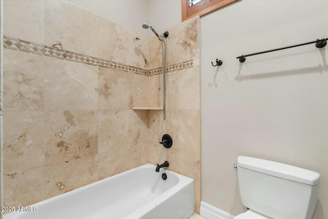 bathroom with tiled shower / bath and toilet