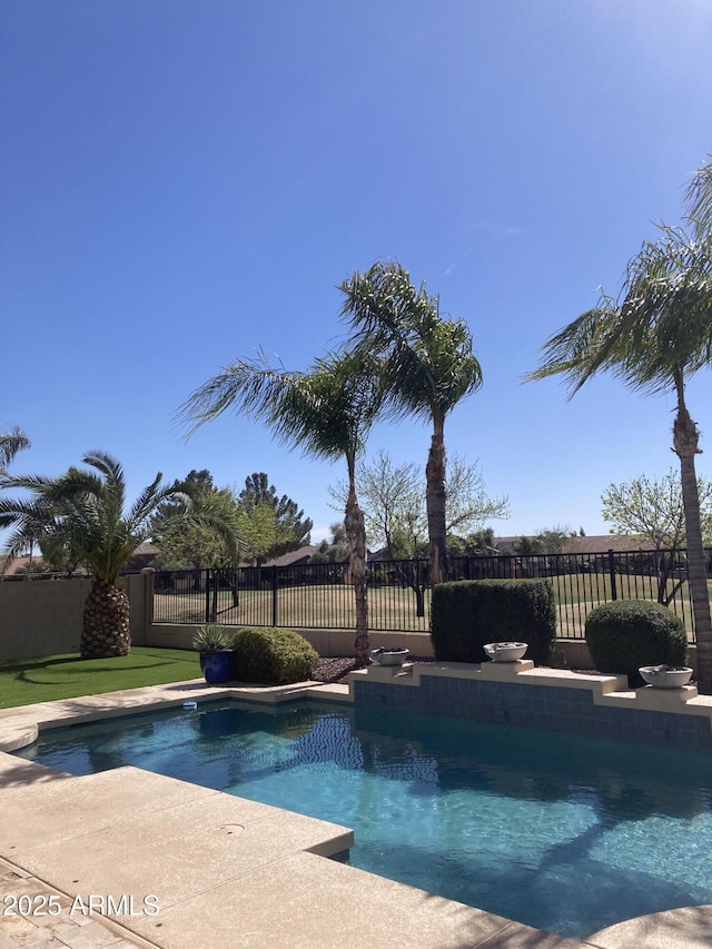 view of swimming pool