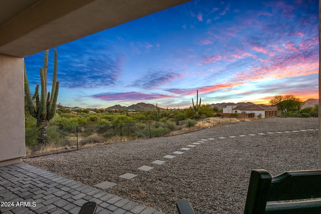 view of yard at dusk