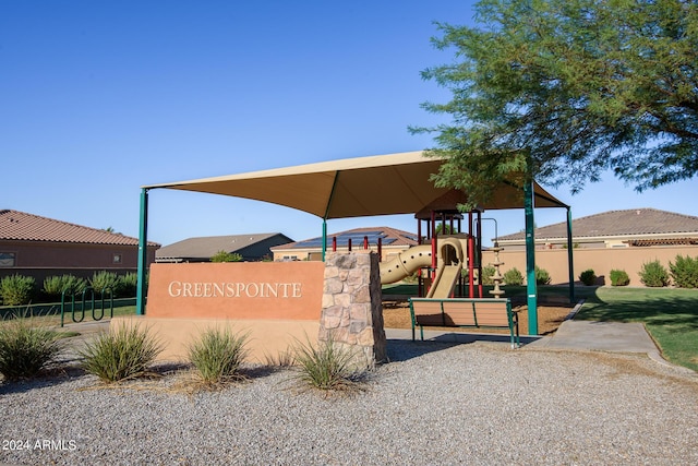 view of community / neighborhood sign