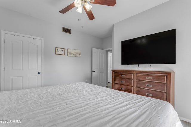 bedroom with ceiling fan