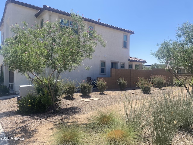 1153 W Diamondback Dr, Chandler, AZ 85286 - view of side of property featuring fence, stucco siding, and a tiled roof
