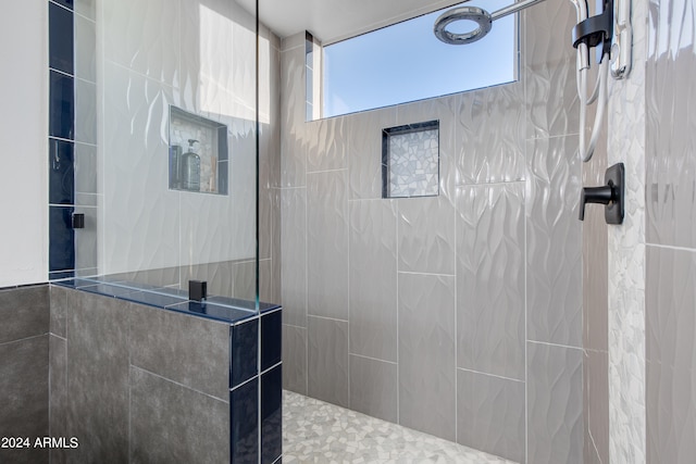 bathroom featuring tiled shower