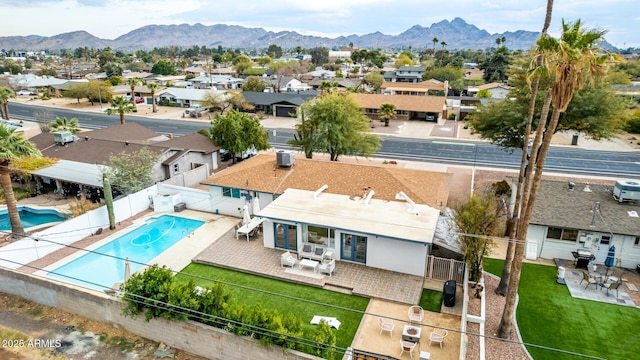 birds eye view of property featuring a mountain view