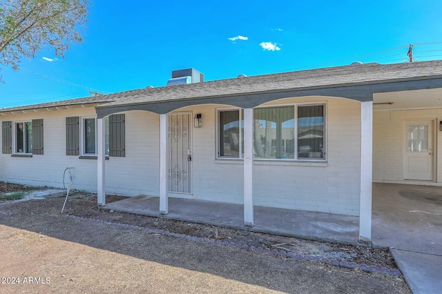 view of front of home with covered porch