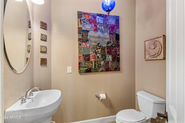 bathroom featuring toilet and sink