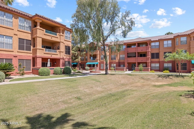 view of community featuring a yard