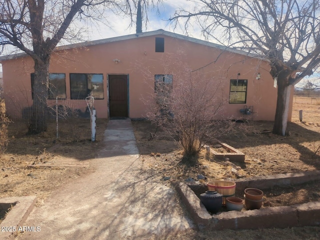 view of front facade with stucco siding