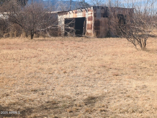 view of outdoor structure with an outdoor structure