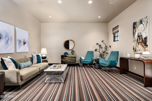 carpeted living room featuring recessed lighting and baseboards