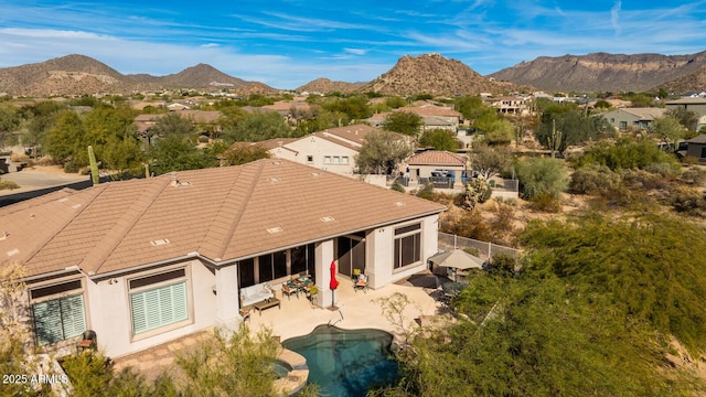 birds eye view of property featuring a mountain view