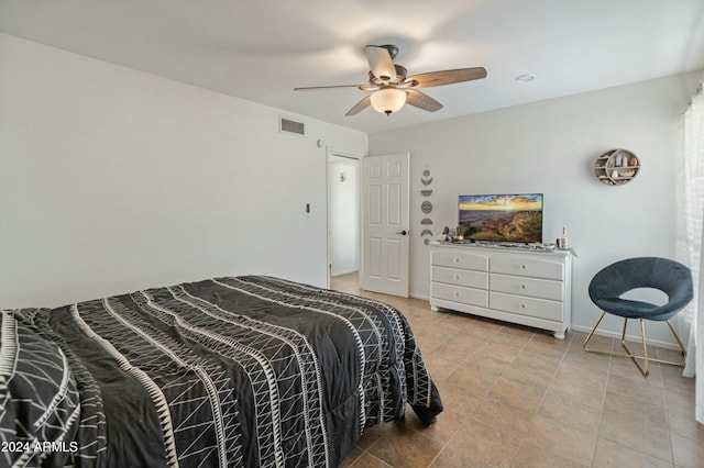 bedroom featuring ceiling fan