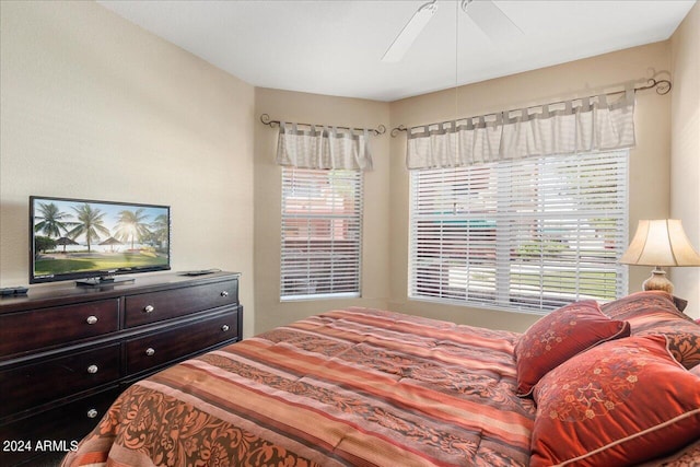 bedroom with ceiling fan