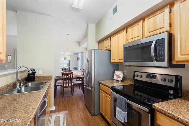 kitchen with stainless steel appliances, a notable chandelier, dark hardwood / wood-style floors, sink, and decorative light fixtures