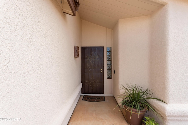 view of exterior entry featuring stucco siding