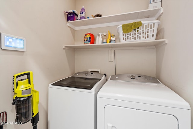 laundry room with washing machine and dryer