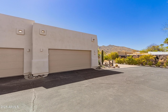 garage featuring a mountain view