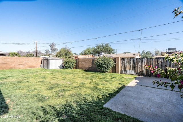 1027 E El Camino Dr, Phoenix, AZ 85020 - view of yard with a patio